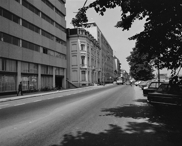 55006 Gezicht op de voorgevels van enkele kantoorgebouwen aan de Catharijnesingel te Utrecht, uit het zuidoosten.